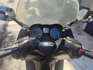 Piaggio XEvo 250 2015-thumb-9