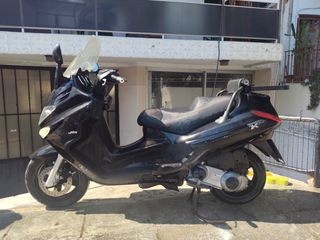 Piaggio XEvo 250 2015-thumb-3