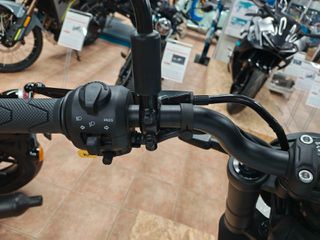 Royal Enfield Guerillia 450 2025 BRAVA BLUE !!! ΕΤΟΙΜΟΠΑΡΑΔΟΤΟ !!-thumb-10