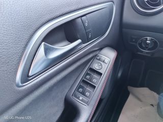Mercedes-Benz CLA 180 2018 AMG-thumb-9