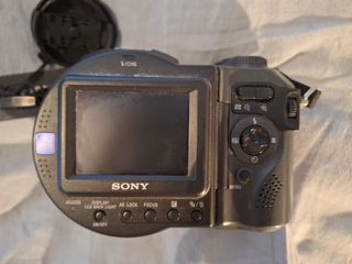 ψηφιακη φωτ.μηχανη SONY-thumb-6