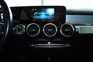 Mercedes-Benz GLB 200 2022 1.33cc STYLE DARK NIGHT 7G/TRONIC AUTOMATIC-F1 PADS EURO6-thumb-28