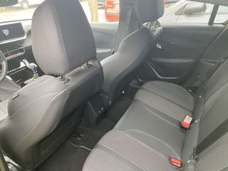 Peugeot 208 2024 GT 1.2-thumb-6