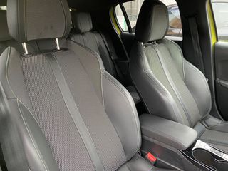 Peugeot 208 2024 GT 1.2-thumb-8