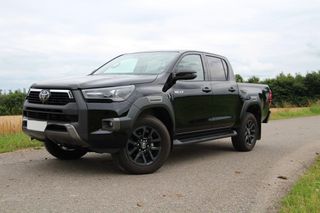 Toyota Hilux 2023 INVINCIBLE