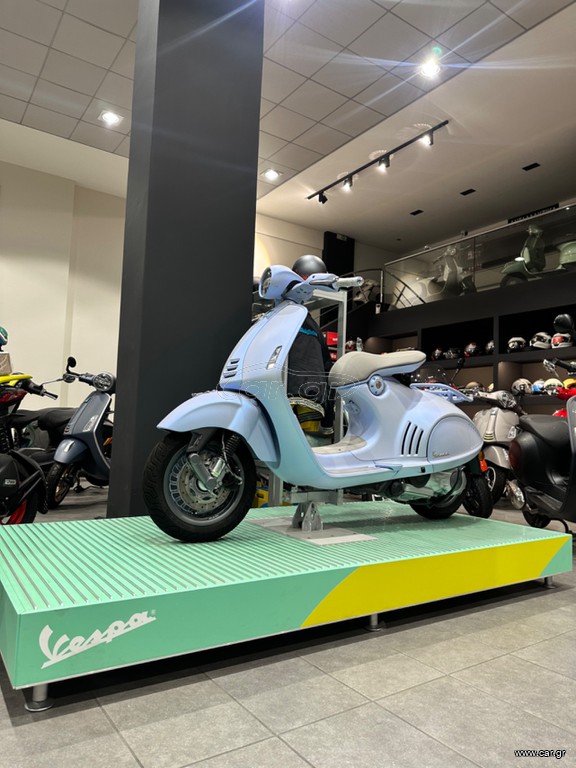 Vespa 946 2025 SNAKE edition