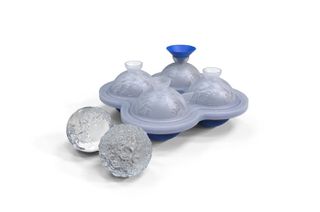 Winkee - Ice Cube Tray - Globe and Moon / Gadgets