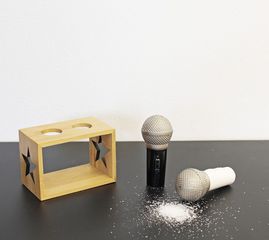 Winkee - Salt and Pepper dispenser - Microphone-thumb-1