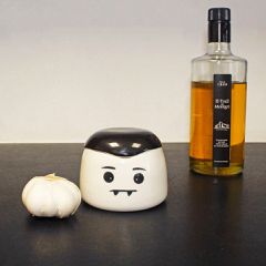 Winkee - Vampire Garlic Roaster and Storage / Gadgets-thumb-1