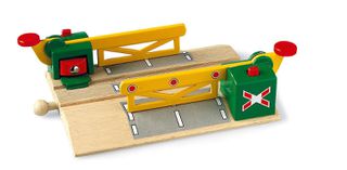 BRIO - Magnetic Action Crossing (33750) / Toys
