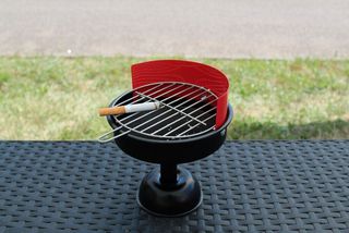Winkee - Mini BBQ Grill Ashtray - 12 cm diameter / Gadgets-thumb-3