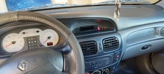 Renault Megane 2000-thumb-12
