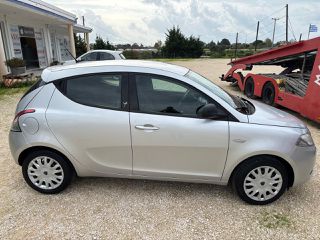 Lancia Ypsilon 2013-thumb-3