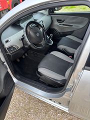 Lancia Ypsilon 2013-thumb-8