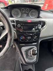 Lancia Ypsilon 2013-thumb-10