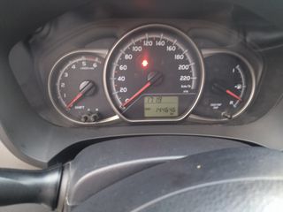 Toyota Yaris 2016 DIESEL D-4D-thumb-13