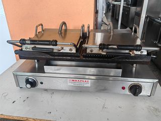 Τοστιερα διπλη (πλακα ,μισή λεία -μισή ραβδωτη) ,μεταχειρισμένη.