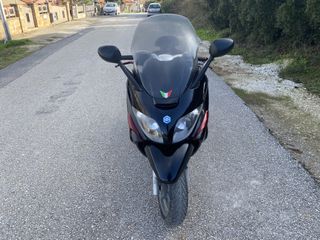 Piaggio XEvo 250 2010-thumb-1