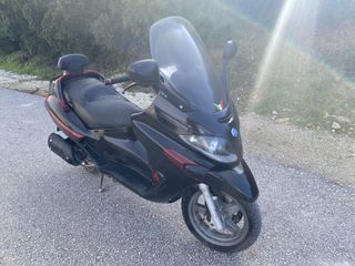 Piaggio XEvo 250 2010-thumb-2