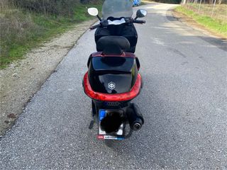 Piaggio XEvo 250 2010-thumb-4