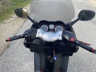 Piaggio XEvo 250 2010-thumb-8
