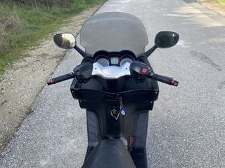 Piaggio XEvo 250 2010-thumb-15