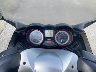 Piaggio XEvo 250 2010-thumb-16