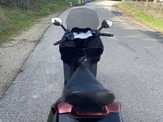 Piaggio XEvo 250 2010-thumb-18