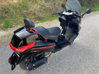 Piaggio XEvo 250 2010-thumb-20