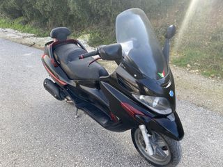 Piaggio XEvo 250 2010-thumb-22