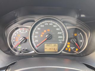 Toyota Yaris 2015 1.3 VVTI CAMERA-thumb-39