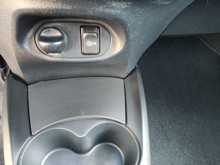 Toyota Yaris 2015 1.3 VVTI CAMERA-thumb-41