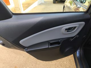 Toyota Yaris 2015 1.3 VVTI CAMERA-thumb-46
