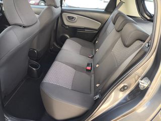 Toyota Yaris 2015 1.3 VVTI CAMERA-thumb-47