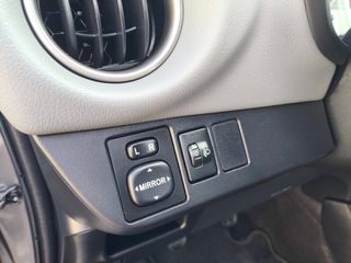 Toyota Yaris 2015 1.3 VVTI CAMERA-thumb-33