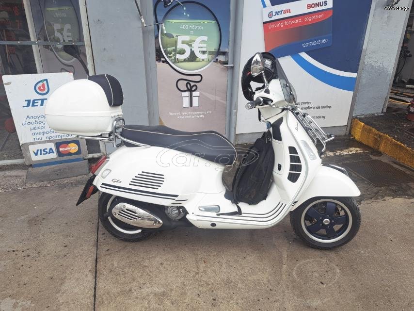 Piaggio Vespa GTS 300 2019 yacht club edition