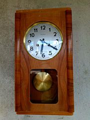 Ρολόι τοίχου. Πλήρες λειτουργικό. Σε πάρα πολύ καλή κατασταση.