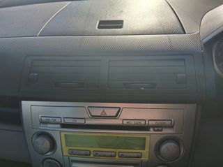 Mazda 2 2005-thumb-2