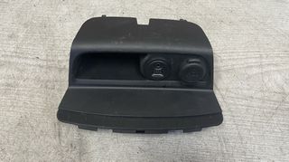 Τμήμα κονσόλας με υποδοχή USB και πρίζα 12W από Peugeot 2008 2013 - 2019