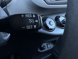 Toyota Yaris 2015 VAN 1,4 DIESEL-thumb-23