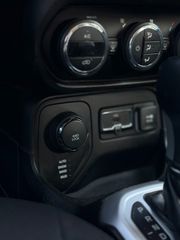 Jeep Renegade 2016 AUTOMATIC NAVI 4X4 LIMITED EDITION-thumb-25