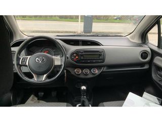 Toyota Yaris 2015 LIVE-thumb-10