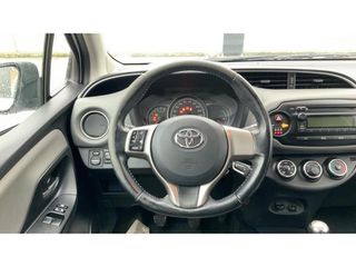 Toyota Yaris 2015 LIVE-thumb-11