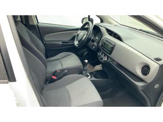 Toyota Yaris 2015 LIVE-thumb-8
