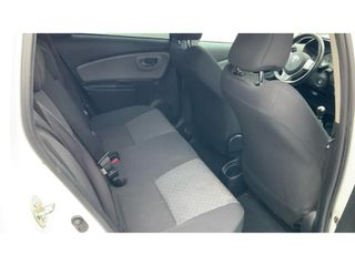 Toyota Yaris 2015 LIVE-thumb-9
