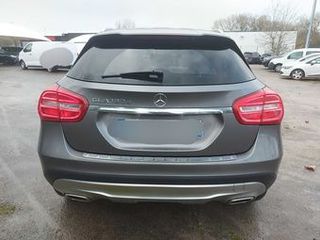 Mercedes-Benz GLA 180 2017-thumb-3