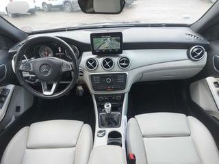 Mercedes-Benz GLA 180 2017-thumb-8