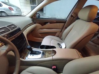 Mercedes-Benz E 350 2005-thumb-10