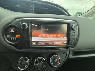 Toyota Yaris 2017 FULL EXTRA-thumb-10