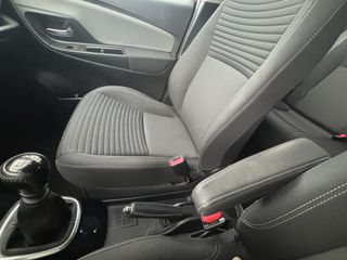Toyota Yaris 2017 FULL EXTRA-thumb-13